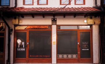 Plis Room - Old Bazaar