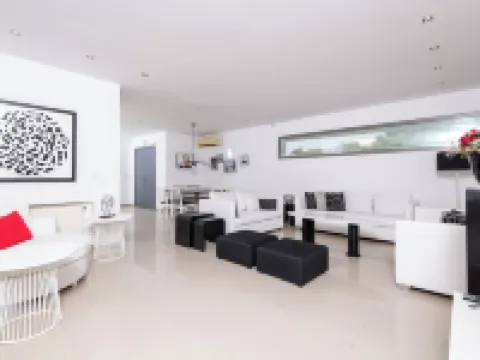 Opéra House Hotels in Soukra