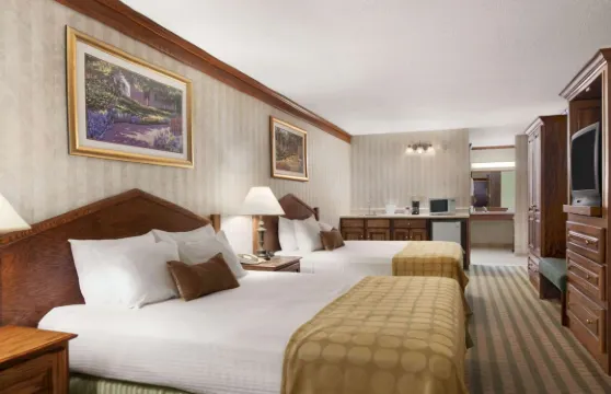 薩吉諾華美達套房酒店