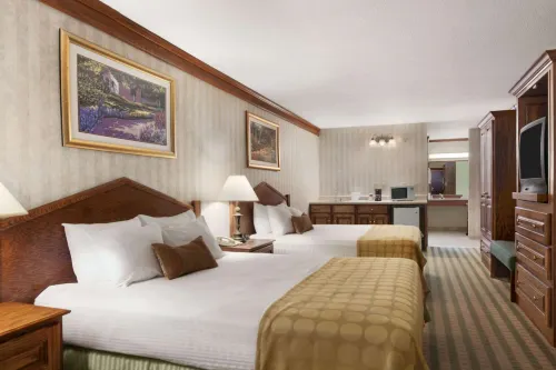 Ramada by Wyndham Saginaw Hotel & Suites Hotels in Saginaw
