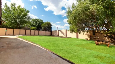 Meredale Lodge Hotels near Klipriviersberg Nature Reserve