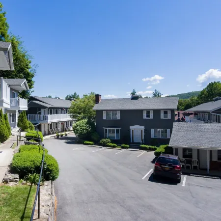 Adirondack Retreat Inn & Suites
