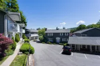 Adirondack Retreat Inn & Suites - 주차장