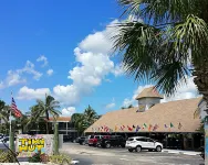 Dolphin Key Resort - Cape Coral - parking