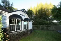 Featherbed Railroad B&B Resort Hotels in Nice