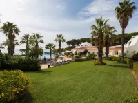 Grand Muthu Oura View Beach Club Hotels near برج الساعة ألبوفيرا