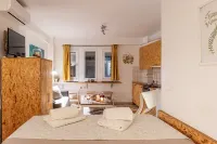 Downtown Yellow Studio - Central Secret Nest