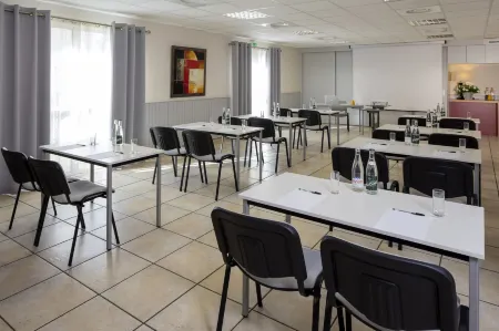 The Originals City, Hôtel le Pavillon, Béziers Est Отели рядом с достопримечательностью «Plage Portiragnes»