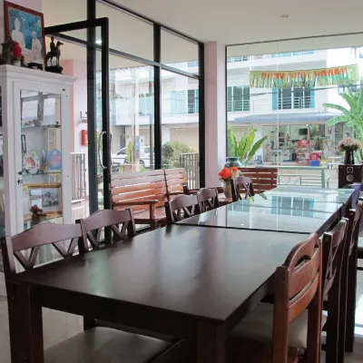 Four P Residence, โฟร์พี เรสซิเดนซ์ โรงแรมใกล้คณะครุศาสตร์ มหาวิทยาลัยราชภัฏสุราษฎร์ธานี
