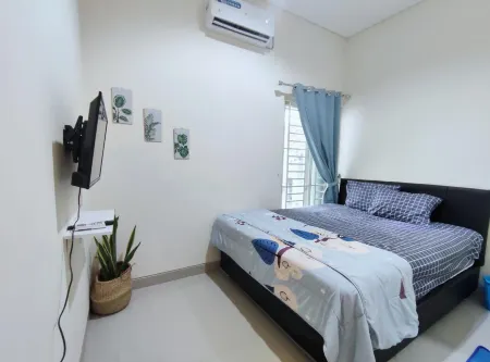 Surabaya Homey Near Juanda Airport Syariah Отели в г. Sedati