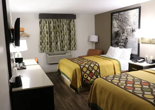 Super 8 by Wyndham San Antonio/I-35 North Hotels in Windcrest