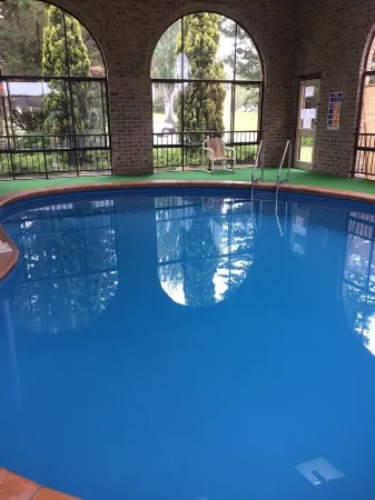 Idlewilde Town & Country Motor Inn Отели рядом с Аэропорт Меримбала