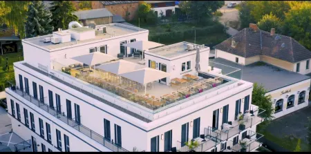 Fontane Hotel & Apartments Отели в г. Бриц