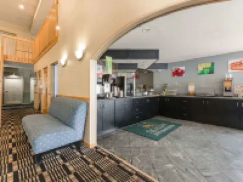 Quality Inn & Suites Hotels in Portage