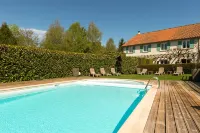 Auberge la Tomette, the Originals Relais - Pools