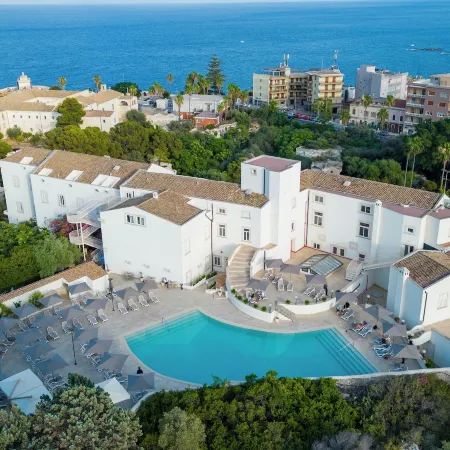 Grand Hotel Villa Politi Отели рядом с достопримечательностью «Ортиджия»