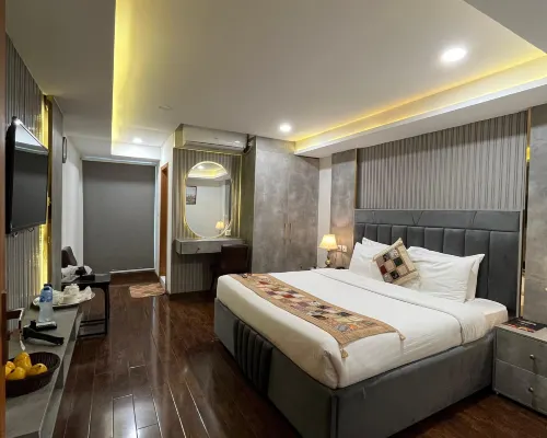 Hotel de Papae Hotels near F-6 Sector