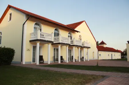 Hotel am Donaubogen Отели в г. Бренберг