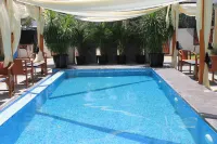 Nirvana Boutique Hotel - piscina