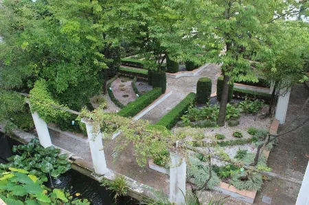 Petros Room Camere Отели рядом с достопримечательностью «Arechis Castle»