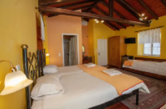 Byron Traditional Hotel