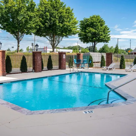 Comfort Suites Outlet Center