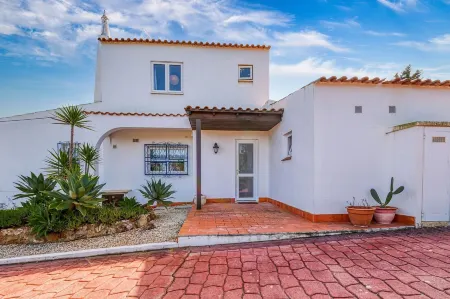 Serena - Magnificent Four Bedroom Villa Отели рядом с достопримечательностью «Serenity - Centro do bem-estar»