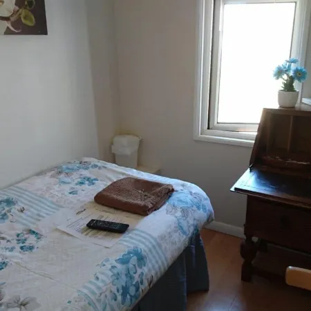 Tiny Single Shared Bathroom Room Ssbyr