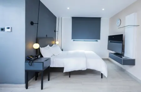 Bankable Roomzzz Отели в г. Столичный округ Аккра