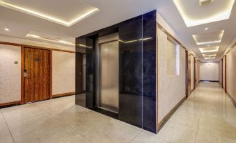 Treebo Blak & Wite Rk Beach