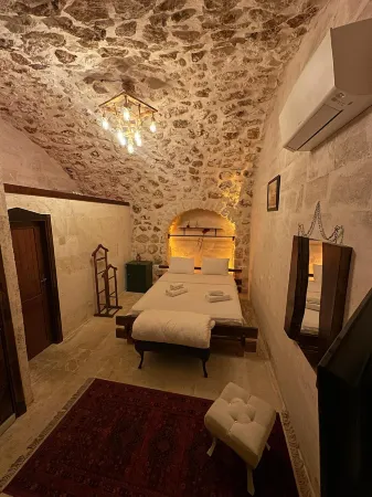 ŞAHMERAN OTEL CAFE RESTORAN Отели рядом с достопримечательностью «Celal Nasıroğlu Parkı»