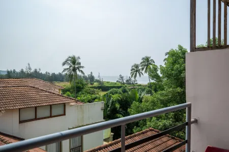 Shree Rajeshwari Resort Отели в г. Морджим