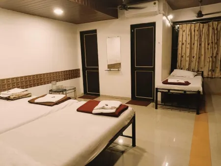 Kuber's Residency Отели в г. Надгаон Тарф Бервади