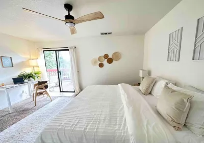 Prime Location Yosemite Adventure by Casa Oso Hotels near Joe's Sew & Vac