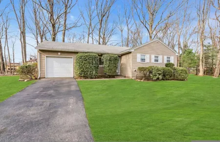 Fall Getaway with Hot Tub Fire Pit and Games