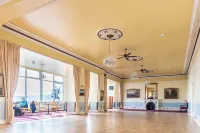 The Queens Hotel