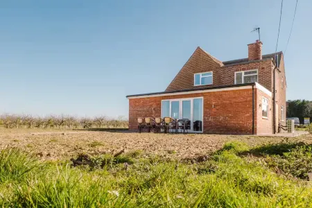 Gatekeepers Cottage - Idyllic 4 Bed Rural Escape! Отели в г. Першор