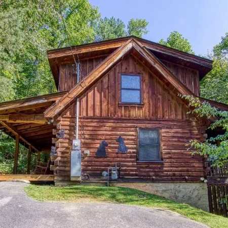 Mystic Mountain - Great Location! Close to All the Action! 2 Bedroom Cabin by RedAwning