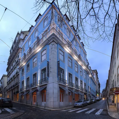 Lisboa Carmo Hotel Отели рядом с достопримечательностью «Железнодорожный вокзал Кайш-ду-Содре»