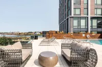 Luxury Apartments by Hyatus Downtown Boston - Rooftop Pools