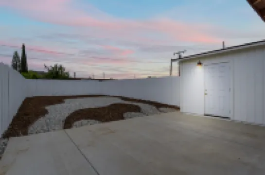 Charming Oasis with Modern Kitchen and Outdoor Patio - Cozy Retreat