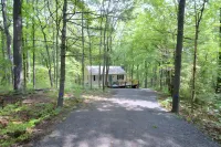 A Humble Abode - - Pet Friendly, Fire Pit, Deck, Grill, Wood Stove, Games, Wifi, 6 Acres