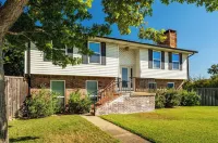 Loft w/ Big Pool, Huge Backyard, Fire Pit, PingPong, Pool Table,