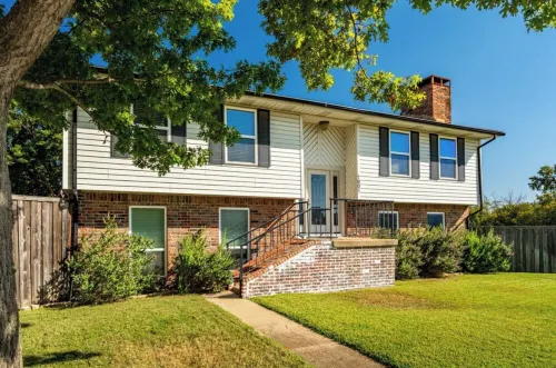 Loft w/ Big Pool, Huge Backyard, Fire Pit, PingPong, Pool Table,