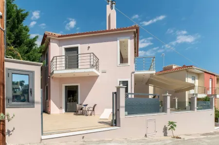 La Casa Rosa Seaside Getaway