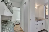 Cozy 1-BR home w free shuttles, hot tub, fireplace!