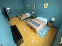 Historically Renovated, Spacious, 5-Bdrm, 4-Bath, 10-Bed, Game Room, Jetted Tub