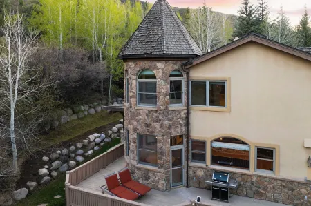 Cozy Edwards Retreat w Fireplace Near Ski Resort Osprey Nest by AvantStay