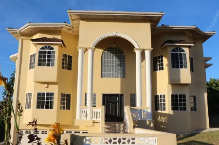 Villa Nilaja Отели в г. Монтего-Бей