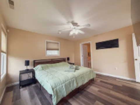 Relaxing 2BR/2BA Entire House, Short Drive from Wildwood & Cape May Beaches